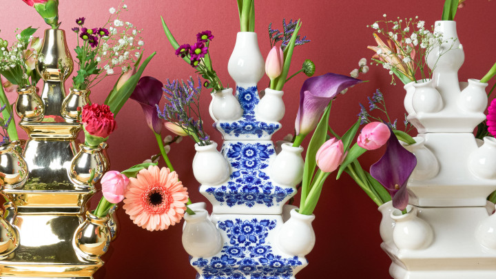 Delfts blauwe Tulpenvazen 3-delig met bloemmotief, Goud en Wit met verse bloemen Heinen Delfts Blauw