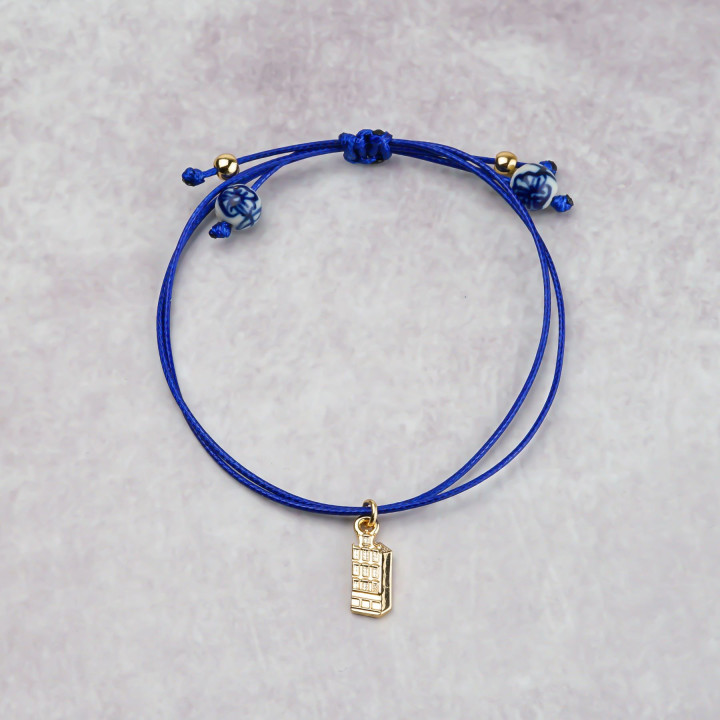 Armband blauw touw met gouden grachtenpandje en delfts blauwe kralen