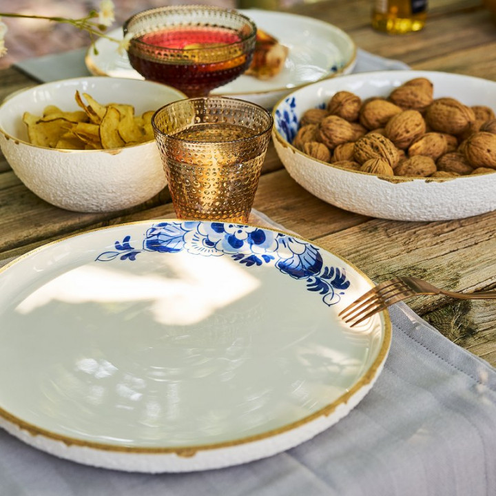 Gedekte tafel met Blauw Bloesem Servies Yoghurtschaaltje ontworpen door Debbie Wijskamp Heinen Delfts Blauw