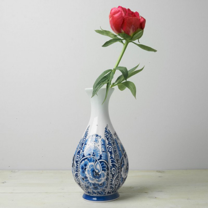 Handbeschilderde Bloemenvaas ribbel bloemmotief met verse bloemen Heinen Delfts Blauw