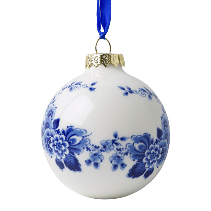 DIY kerstbal met Delfts Blauwe bloemen en een leeg vlak voor een DIY tekst