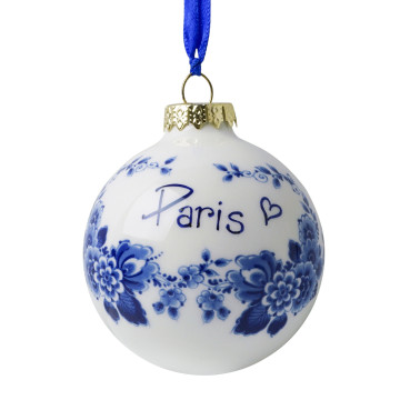 Voorbeeld DIY kerstbal met de tekst Paris en een hartje
