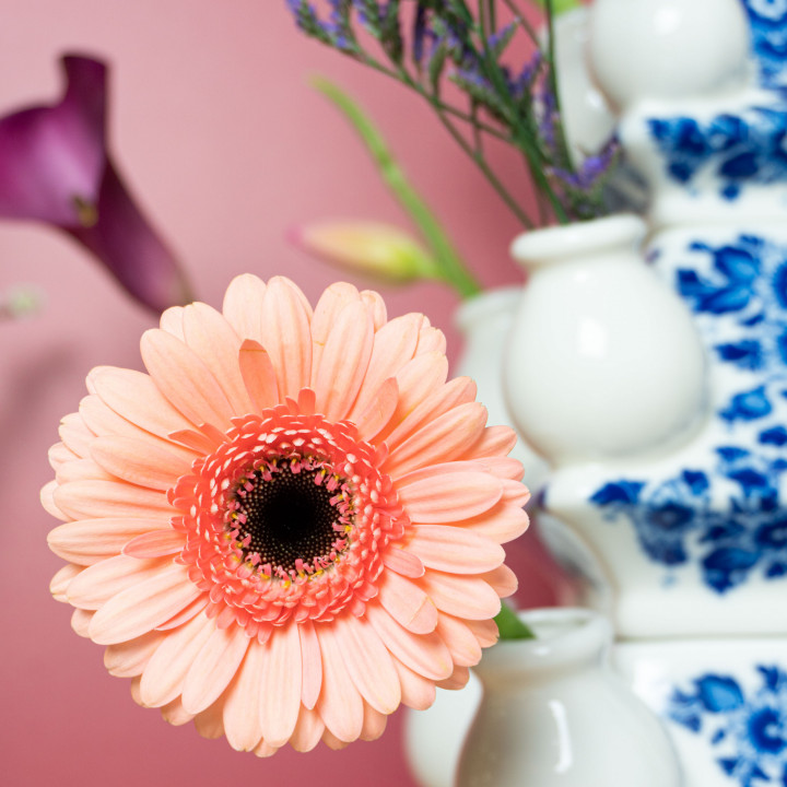 Delfts blauwe Tulpenvaas 3-delig bloemmotief met verse bloemen roze Heinen Delfts Blauw