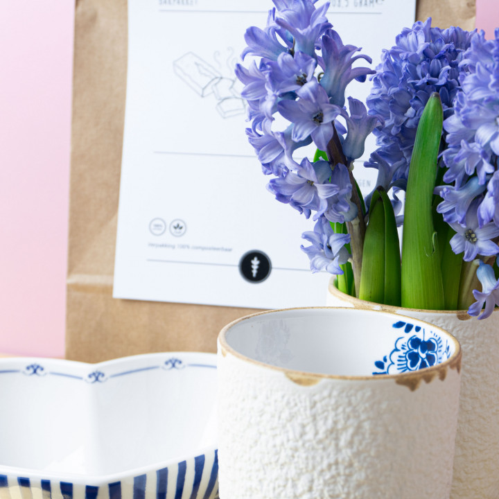Blauw Bloesem koffiekopjes met bloemen schaaltje en cakemix Heinen Delfts Blauw