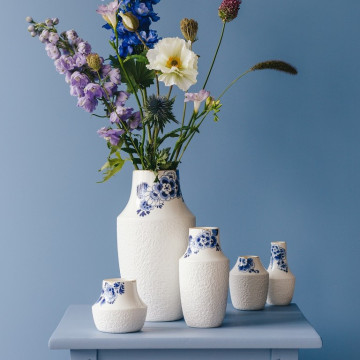 Blauw Bloesem Vazen set van 5 met verse bloemen ontworpen door Debbie Wijskamp Heinen Delfts Blauw