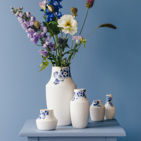 Blauw Bloesem Vazen set van 5 met verse bloemen ontworpen door Debbie Wijskamp Heinen Delfts Blauw