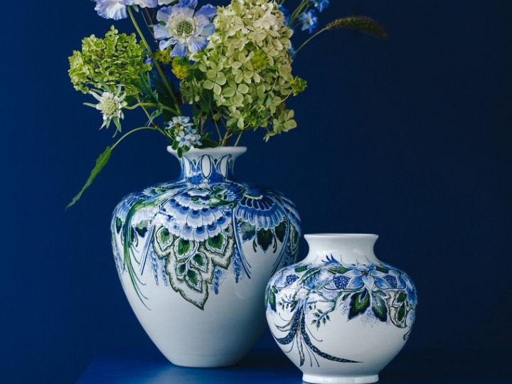 Handbeschilderde "Nature" collectie Vazen klein en groot met verse bloemen Heinen Delfts Blauw