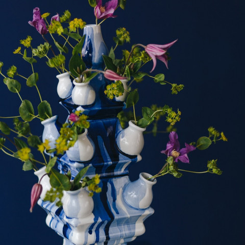 Handbeschilderde 3-delige Tulpenvaas "Waterval" collectie van Jorrit Heinen met verse bloemen Heinen Delfts Blauw