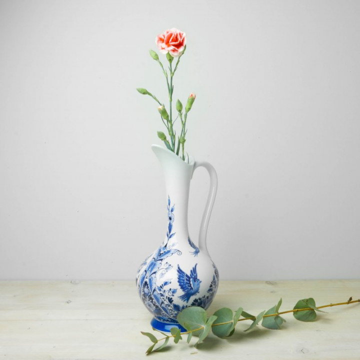 Handbeschilderde Kan bloem/vogel motief met verse bloemen Heinen Delfts Blauw