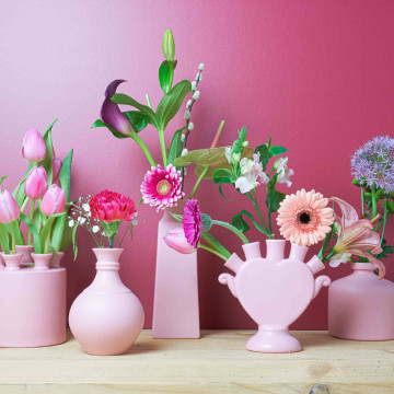 Mat roze Tulpenvazen en vazen met verse bloemen Heinen Delfts Blauw