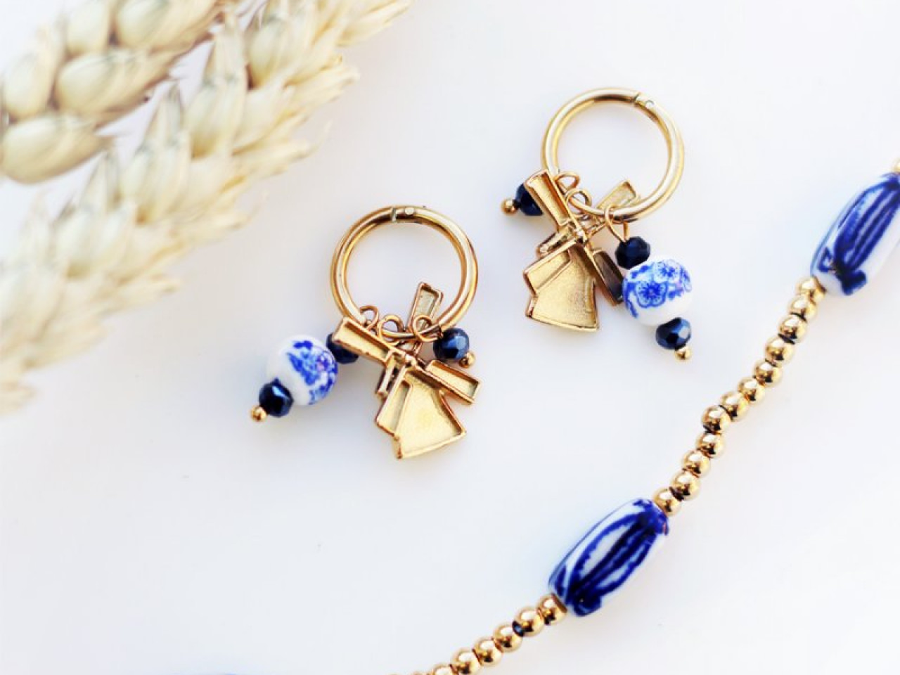 Oorbel molen goud en ketting sieraden van My Jewellery voor Heinen Delfts Blauw
